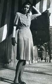 A fine mese devo partecipare ad una festa anni 30. La Moda Degli Anni 30 40 Nelle Foto Pubblicate Sulla Rivista Vita Femminile Il Museo Del Louvre