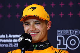 Lando Norris supera Verstappen e larga na frente do GP da Espanha