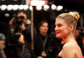 Après en t'attendant et kiss, insomnie est le troisième extrait de l'album de mélanie laurent en t'attendant. Melanie Laurent Starportrat News Bilder Gala De
