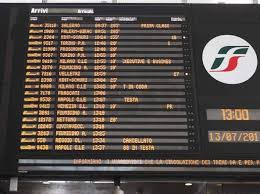 Ci sono normalmente 30 treni al giorno e il treno più veloce da nettuno a. Roma Napoli Treni Sospesi Per 4 Ore 200 Minuti Di Ritardo Per Incidente Mortale A Torricola Corriere It