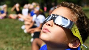 Community Montessori students watch the 2017 solar eclipse