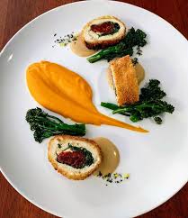 Greg Greenfield Az Instagramon Chicken Roulade Stuffed With Sun Dried Tomatoes Spinach And Mozzarella Sweet Potato Puree Broccolini In 2020 Roulade Food Delicious