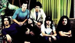 Sole spento è un singolo della band italiana dei timoria, pubblicato nell'anno 2001 nell'album el topo grand hotel. Accordi Sole Spento Timoria 1000 Note
