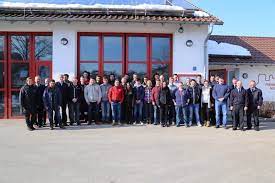 Bürgermeister wolfgang lindmeier und feuerwehrkommandant uwe vogl fuhren am vormittag in neukirchen am inn betroffene anwesen und firmen ab, um sich ein bild von den schäden zu machen. Funkzeugnisse Fur 32 Feuerwehrler Freiwillige Feuerwehr Neuhaus A Inn