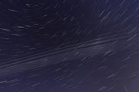These 60 satellites initially fly in a chain formation, but over time they spread out and move to their own orbits. Starlink Satelliten Ziehen Erneut Uber Den Abendhimmel Spektakel Bewegt Seit Tagen Die Welt Mainz