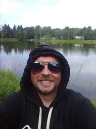 Bailey loves this part of her morning walk by the golf course gate 😎🐾