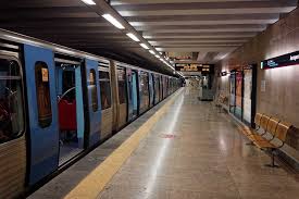 Percorrer as quatro linhas do metrô de lisboa é fácil e intuitivo, graças às suas cores e nomes capturados em ícones: Metro Lisboa Como Andar Como Comprar Bilhete Mapa Horario E Mais Arruma Essa Mala