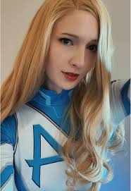 Unexpected Blooper in Marvel Invisible Woman Cosplay