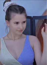 So adorable , Karolina 🎻💕🎶🥰