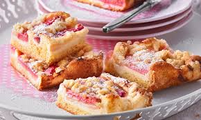 Den rhabarber schälen, in kleine stücke schneiden, mit 100 g zucker vermengen. Rezepte Fur Rhabarberkuchen Chefkoch De