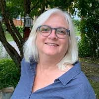 Linda Perron's Instagram, Twitter & Facebook