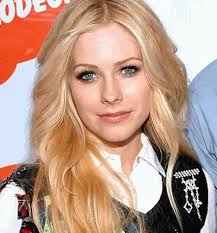 Поскольку я сам этой информации не знаю, я ее ищу и рассказываю вам. Avril Lavin Vyhodit Zamuzh Za Chada Kryugera