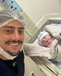 SEJA BEM VINDA MARIA HELENA 🩷 Você é perfeita como sonhamos, o mundo é seu  filha. Já te amamos mais do que tudo. 01/02/2025 19:45h MARIA HELENA CABRERA  FRANCISCO 🩷