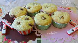 I muffin al cioccolato kinder sono semplici da preparare piacciono molto ai bambini e sono l'ideale per la colazione o la merenda. Golosissimi Muffins Al Cioccolato Kinder E Cocco Con Le Barrette Che Non Affondano Nell Impasto Youtube