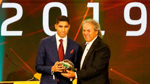 Последние твиты от achrafhakimi (@achrafhakimi). Achraf Hakimi Ist Bester Nachwuchsspieler Afrikas Sadio Mane Gewinnt Kicker