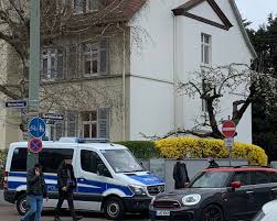 Juni 1929 in diesem haus in frankfurt am main geboren. Dr Meron Mendel On Twitter Nicht Nur Der Hessische Rundfunk Sondern Auch Das Geburtshaus Von Anne Frank Musste Heute In Frankfurt Wegen Der Querdenker Unter Polizeischutz Stehen Ffm1104 Https T Co 58votvn4xc