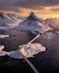 Magical sunrise 🌅 📸 Daniel Asam (IG: daniel_asam) . . #sunrise #mountains  #clouds #nature #summit #hiking