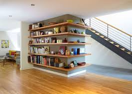 Regale Um Die Ecke Bauen 12 Beispiele Fur Schwebende Eckregale Wei Wandregal Bcherregal Wohnzimmer Selberbauen Bucherreg Wohnen Wohnung Haus Und Wohnen