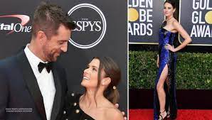 Shailene woodley talks about her relationship with fiancé aaron rodgers, her upcoming movie the mauritanian and her recent trip to patagonia.the tonight. Aaron Rodgers New Girlfriend Is The Packers Qb Dating Shailene Woodley