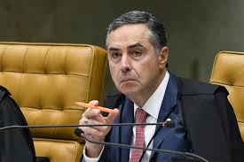 She was born to her mother luciana barroso and her biological father arbella. Nao Me Destraio Com Miudezas Diz Barroso Sobre Xingamento De Bolsonaro