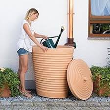 Regentonne Regenspeicher Trentino Mit 275 Liter Volumen In Der Farbe Terrakotta Aus Uv Und Witterungsbestandigem Materia Regentonne Regenwassertonne Regenfass