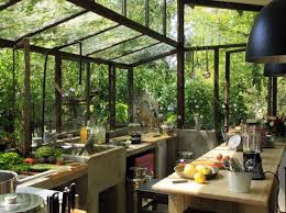 Une cuisine dans sa véranda ? Des Cuisines D Ete Pour Tous Les Styles Elle Decoration Veranda Cuisine Cuisine Boheme Maisons Bohemiennes