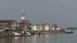 In het dorpje lekkerkerk zijn er 3 verschillende kerken te vinden. Shutterstock