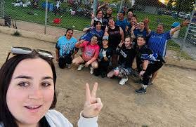 Lauren Hatchell's Instagram, Twitter & Facebook