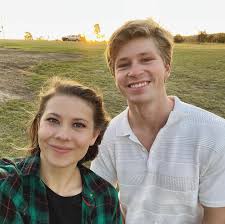Bindi Irwin Leaves Australia in Heartbreaking Move to Rescue Brother ...