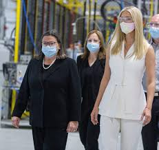 Ivanka trump height 5 feet 11 inches (180 cm/ 1.80 m) and weight 63 kg (138 lbs). Ivanka Trump Tours Gm Learning Center In Warren With Ceo Mary Barra