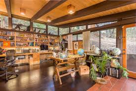 Bradley Cooper S House In A Star Is Born See Inside Mid Century Modern House House Ranch Style Homes