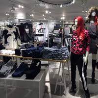 We que long time behind this girl,after that cashier guy just ask behind customer come to forward,that cashier ask us did we que on the line,why we que up so long time that cashier guy don want to tell us que wrongstand behind that. H M Clothing Store In Petaling Jaya