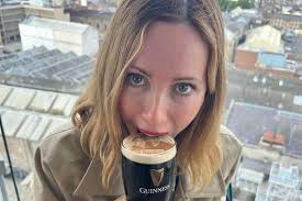 Actress Leslie Mann has shared photos of her holiday to Ireland with her  famous husband Judd Apatow. The Hollywood couple enjoyed a visit to the  Guinness Storehouse and took a trip out