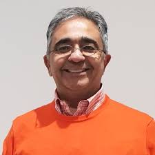 I spent 90+ minutes coaching a friend earlier this week (that could be seen  as a competitor)... for free. Most people would think that's crazy. But  here's what most people get wrong