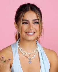 Mary Addison's Instagram, Twitter & Facebook