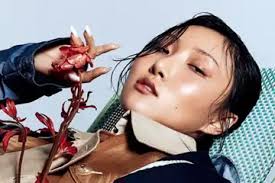 Lagu 'I'm a B' & 'Bless U' Milik Hwasa Masuk Top 10 World Digital Song  Sales Chart Billboard