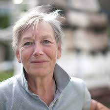 Nina Hole, ceramic sculptor, 1941-2016 — Micòl Ceramics