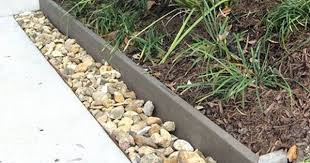 Get inspired by the best designs for 2021 and discover your favorites! Garden Edging Ideas Kris Allen Daily Landscaping With Rocks Garden Edging Landscape Edging