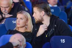 W jego życiu, według kolorowej prasy, pojawiły się kolejno: Fabijanski Wiek