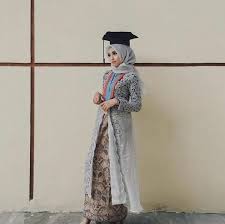 Model crop top brokat dengan rok. Kebayawisudauptodate Gaun Wisuda Gaun Pesta Gaun Kebaya Modern