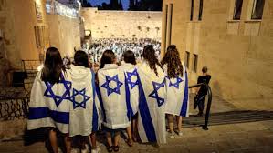 כל תוואי אחר שלא יכלול את שער שכם זו כניעה לאיומים של חמאס ותביא ללחצים נוספים לחלוקת ירושלים. Qtcl Xmjz9lbum
