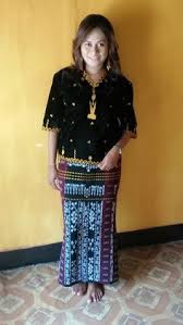 Kamu bisa kenakan kebaya dengan full payet seperti ini. 900 Tenun Ikat Songket Ideas Ikat Fashion Batik Tenun