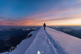 Quel Bonheur De Profiter Des Premieres Lueurs Du Soleil En Montagne Bonne Journee A Tous First Lights In The Morning D Natural Landmarks Mountains Travel