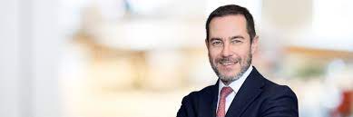 Yüksek öğretim eğitimini i̇stanbul plato mezuniyetinin ardından seyhan belediyesi şehir tiyatroları'nda sahne almaya başlayan emre, vasıf. Emre Demircan Management Consultant Bain Company