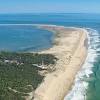 En charente maritime, les stations balnéaires favorites des touristes sont les mathes la palmyre, royan, saint martin de ré, la couarde sur mer, fouras les bains, châtelaillon plage et saint georges de didonne. 1