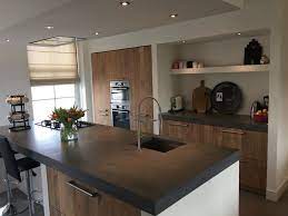 keuken met blad van beton cire en fronten van hout keuken idee keuken interieur keuken