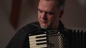 Peter Puma Hedlund and Bronwyn Bird performing Hallnas Polkett