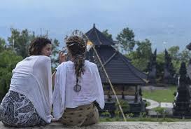 Di thailand ia dikenal sebagai manglak dan juga sering dijumpai dalam menu masakan setempat. 4 Panduan Berwisata Ke Pura Lempuyang Ladiestory Id