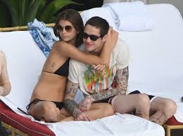 At first, people who were fans of kaia and pete individually were surprised by the coupling. Kaia Gerber In Bikini And Pete Davidson At A Pool In Miami 11 23 2019 Hawtcelebs