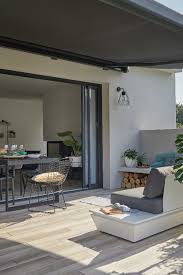 Un Salon Ouvert Sur L Exterieur Fenetre A Galandage Deco Interieur Salon Baie Vitree Galandage